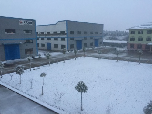 天元机械有限公司迎来了2016年第一场雪！